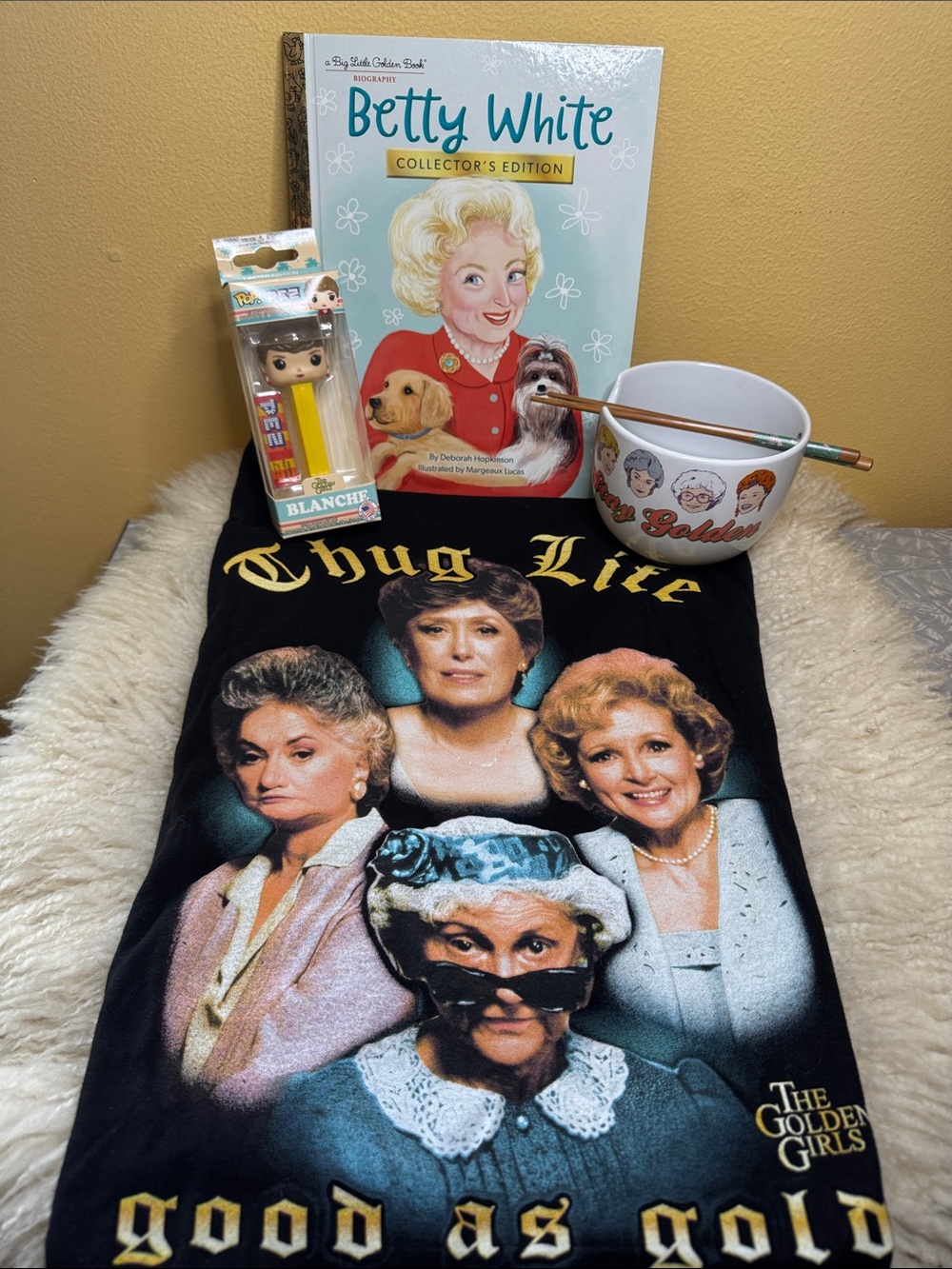 Golden Girls Lot Collector's Edition T-Shirt, Ramen Bowl, Funko Pez, Golden Book